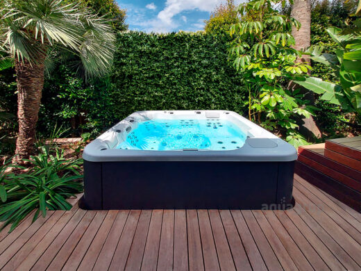 Jacuzzi semi-encastré